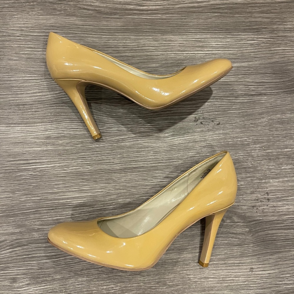 Nine West size 7  3.5” heels